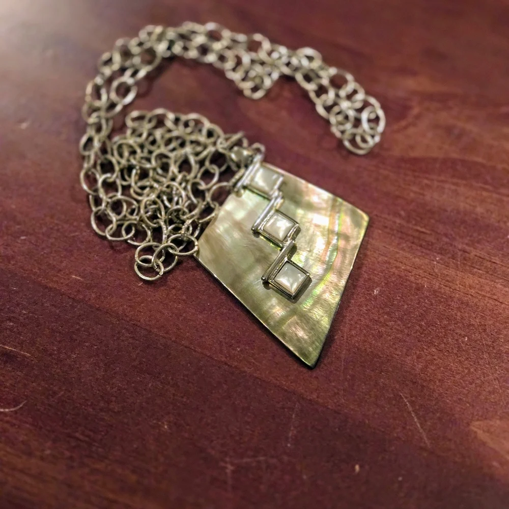 Vintage MOP Pendant Necklace - Picture 3 of 5